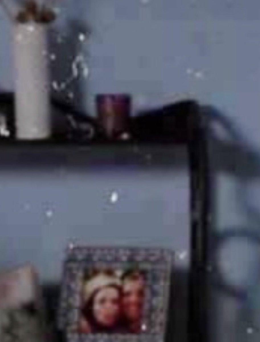 Caterina_Fans's tweet photo. Amelia has a picture of Charlotte &amp; her in her bedroom still! Oh my heart! ♥️♥️♥️ #greysanatomy #privatepractice #charmelia #ameliashepherd #charlotteking #besties https://t.co/iABBvhLHVT