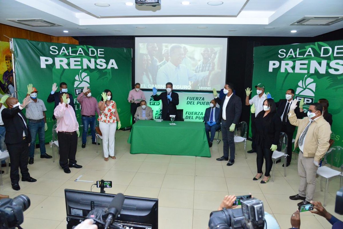 LeonelFernandez's tweet photo. La #FuerzaDelPueblo se está nutriendo cada día, de sectores que se integran a nuestra organización, con la finalidad de obtener un triunfo arrollador el próximo 5 de julio, para provecho, beneficio y bienestar del país. Bienvenidos sean todos a @fpcomunica.

¡Juntos venceremos! https://t.co/dZhDy7Rq8m