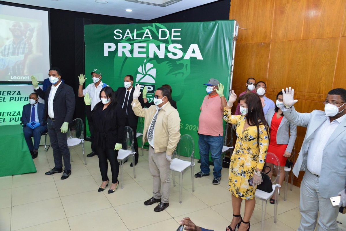 LeonelFernandez's tweet photo. La #FuerzaDelPueblo se está nutriendo cada día, de sectores que se integran a nuestra organización, con la finalidad de obtener un triunfo arrollador el próximo 5 de julio, para provecho, beneficio y bienestar del país. Bienvenidos sean todos a @fpcomunica.

¡Juntos venceremos! https://t.co/dZhDy7Rq8m