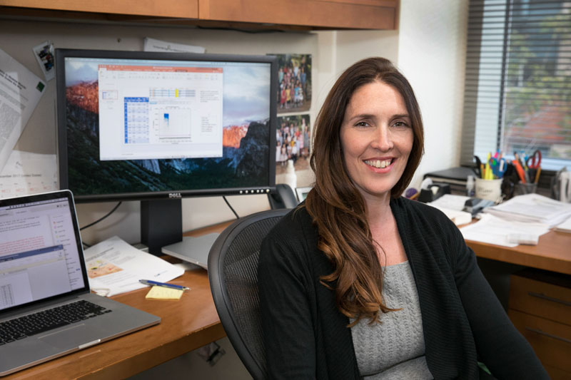 stemcellpodcast's tweet image. New in @CellStemCell: A team led by Dr. April Pyle (@apyle) at @UCLAstemcell has created an atlas that tracks the development of human skeletal muscle from human muscle tissue and from pluripotent stem cell-derived myogenic cultures. bit.ly/3fGdsoU