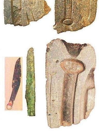 Forgot to mention these stone molds for casting bronze blades & bronze/jade composites; they illustrated the transition from stone to bronze age. For many archaeologists, these finds clinch the theory that bronze technology spread from West Asia to China through the steppes.