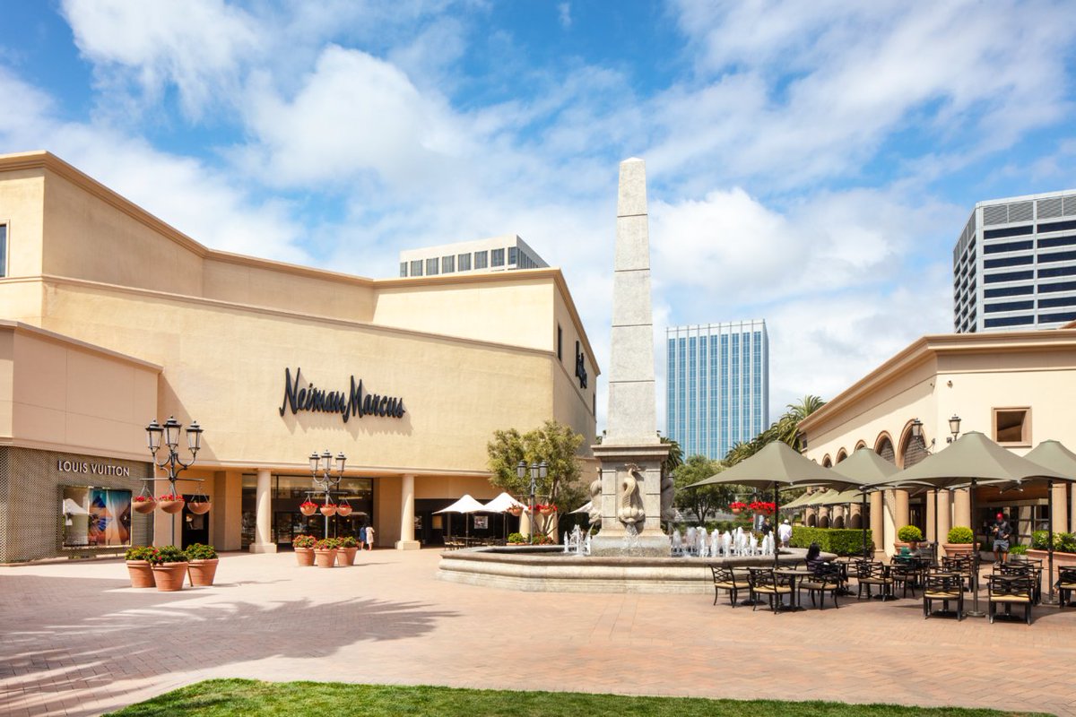Fashion Island on X: Spicing up Spring Fashion with the help of @ neimanmarcus. Enjoy curbside pickup orders now available at Neiman Marcus! # FashionIsland #NewportBeach #NeimanMarcus #CurbsidePickUp #TakeoutTuesday   / X
