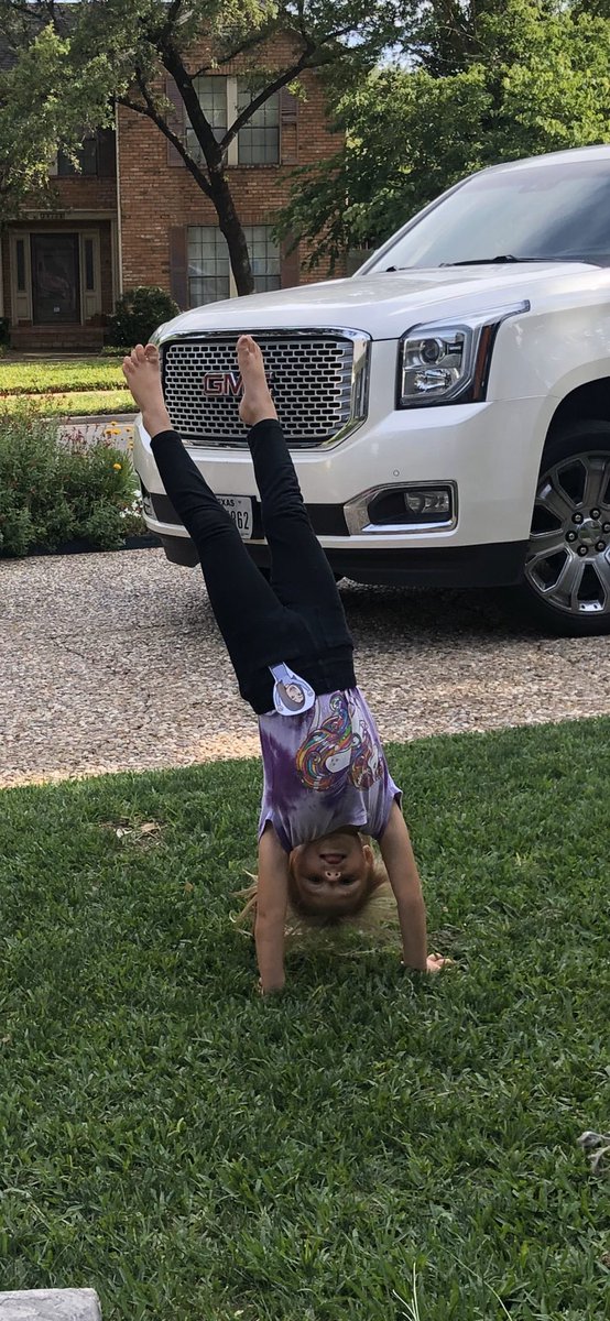 ktpyle's tweet photo. Doing a handstand with @SmithKinders @ArmstrongHP #armstrongertogether https://t.co/eiXuW0GUZJ