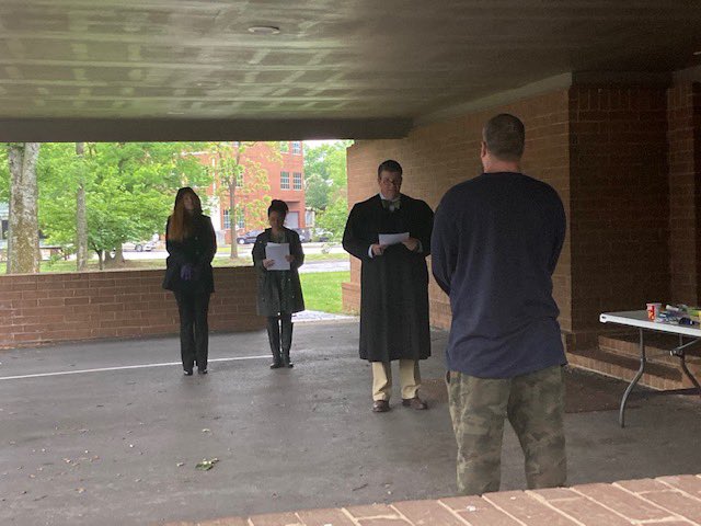 tadcptn's tweet photo. Mental Health Courts provide support and accountability to improve the quality of lives while outside the justice system. Judge Tidwell in Murfreesboro holds parking lot court during COVID-19. This is just one more way #recoverycourtswork #drugcourtmonth @TNCourts @_ALLRISE_ https://t.co/fbBmGabspy