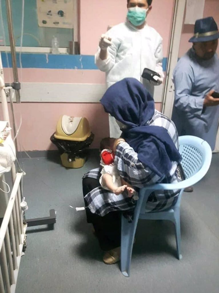KhalidAmiri01's tweet photo. Today when the terrorists attacked a maternity hospital in #Kabul &amp; killed many Mothers, This lady Feroza Younas rushed to the maternity center to feed those kids whose mothers were killed. This is how our brave Afghan mothers &amp; sisters stand by us through hard moments. ❤️🇦🇫 https://t.co/6CaZJZT8S0