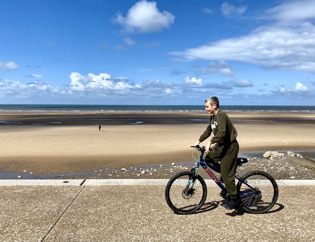 jillreidy's tweet photo. Lockdown in Blackpool #3 #lockdown #coronavirus #blackpool #seascape #onesandtwos #todaysexercise @visitBlackpool @visitfyldecoast @GrundyBlackpool @CultureBPL #cycling #walking #walkingthedog #iloveblackpool https://t.co/E8z0eBZCxX