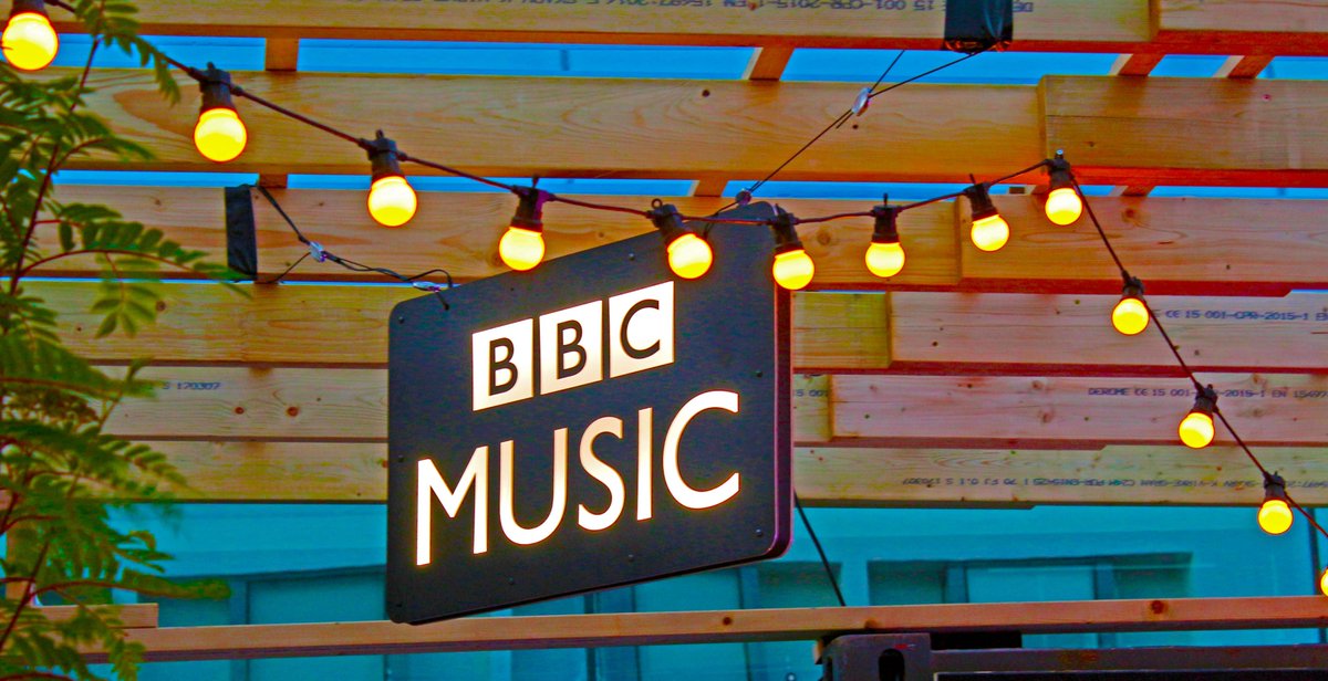 BBCIntroSouth's tweet photo. 2/4 🎶📻🔑 #LOCKDOWNLISTENING
Join us Wednesday 8-10pm for 2 hours of HOT new sounds from Sussex &amp; Surrey with

@yakulband 
Changing Currents
@elephant_radio0 
Attendant
@josieproto 
@singleruin 
Chloe &amp; Mork

+ more on @BBCSurrey @BBCSussex @BBCSounds https://t.co/M1mx3WcnTv