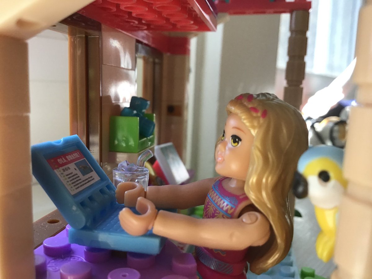 KimberleyDesja2's tweet photo. Students in grades 3 and 4 had the option to tell a story with toys and capture it with iPad photography. They were encouraged to play with perspective and focus to create an illusion! #remoteartlearning #arteducation #fwsu #BFAirfax https://t.co/lVlKzJo2ok