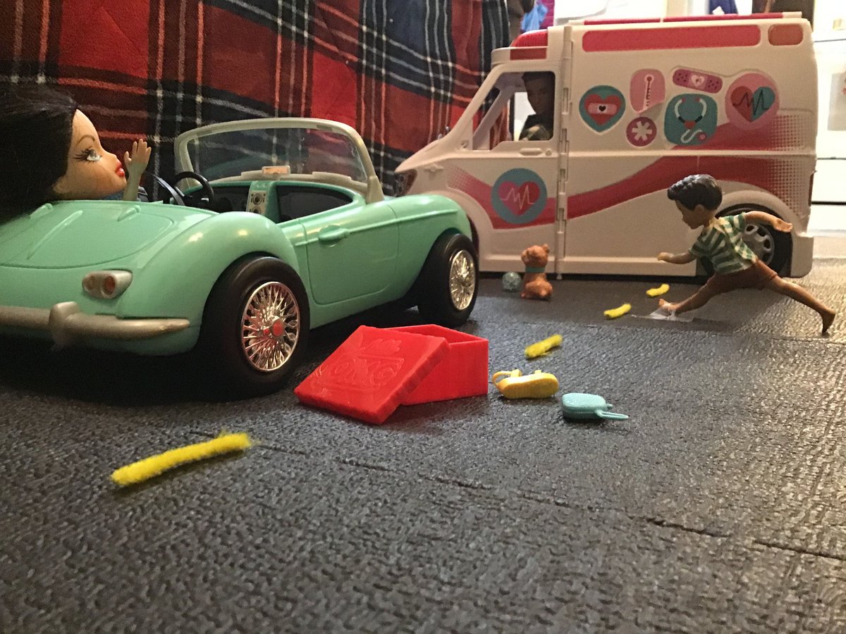 KimberleyDesja2's tweet photo. Students in grades 3 and 4 had the option to tell a story with toys and capture it with iPad photography. They were encouraged to play with perspective and focus to create an illusion! #remoteartlearning #arteducation #fwsu #BFAirfax https://t.co/lVlKzJo2ok