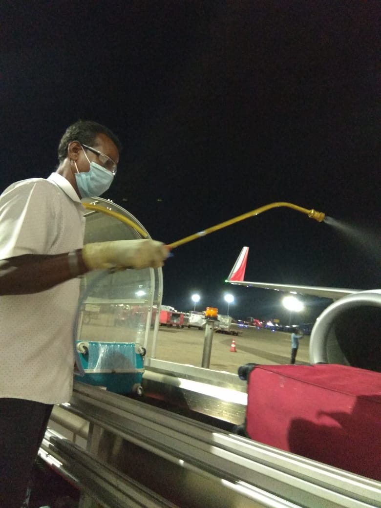 aaichnairport's tweet photo. Appreciating 👏👏the efforts of our airport staff, @airindiain, #APHO, @CISFHQrs, @Chennai_Customs,#immigration, @DoHFWTN, ground handlers and all other airport stakeholders during these difficult times.
In pic: disinfection of baggages. #COVIDー19 @AAI_Official @MoCA_GoI https://t.co/jQXOZ0kfTZ