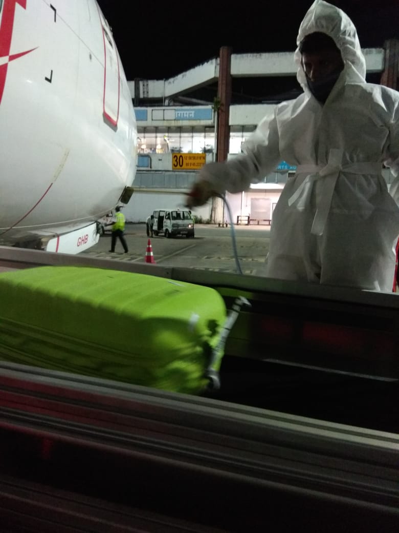 aaichnairport's tweet photo. Appreciating 👏👏the efforts of our airport staff, @airindiain, #APHO, @CISFHQrs, @Chennai_Customs,#immigration, @DoHFWTN, ground handlers and all other airport stakeholders during these difficult times.
In pic: disinfection of baggages. #COVIDー19 @AAI_Official @MoCA_GoI https://t.co/jQXOZ0kfTZ