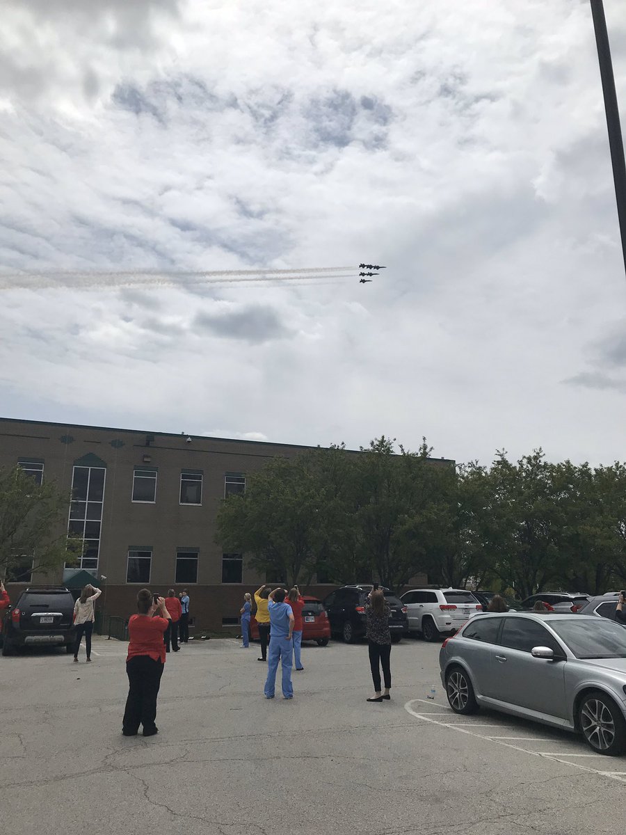 IU Health Virtual Hub Nurses enjoying Blue Angels fly over to conclude nurses week!!!! #AmericanStrong #IUHealthNurse #Indy @IUHealthPhys @IU_Health