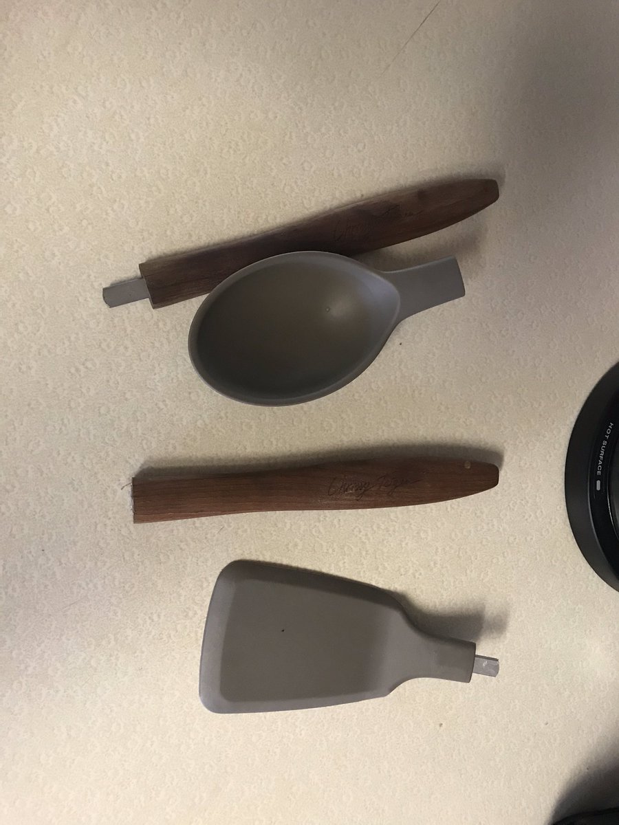 So bummed about my @chrissyteigen cookware. We just got it for our wedding last summer and the spatula has broken and been reglued twice now (third time breaking now). The spoon just broke too. I’m so sad. These aren’t very good quality 😔💔 Sadly, do not recommend.