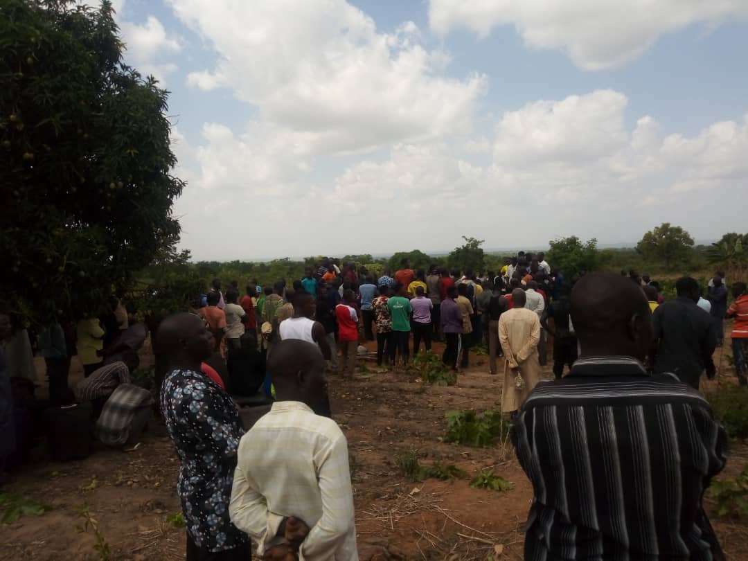 BREAKING!Burial of the 18 people of Gonan Rogo village, near Makyali, Kufana district in Kajuru LGA of Kaduna state that were killed early this morning, Tuesday, May 12, 2020 by Fulani militia with 16 people killed.  @hrw  @UN  @elrufai  @nassnigeria  @GovKaduna  @UNICEF  @segalink