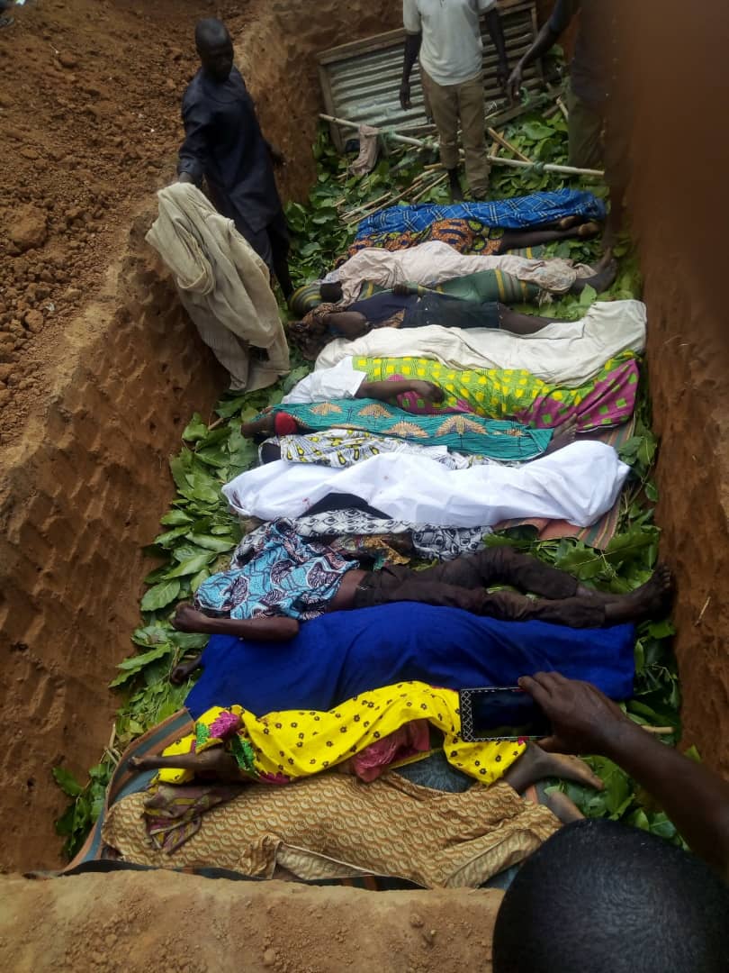 BREAKING!Burial of the 18 people of Gonan Rogo village, near Makyali, Kufana district in Kajuru LGA of Kaduna state that were killed early this morning, Tuesday, May 12, 2020 by Fulani militia with 16 people killed.  @hrw  @UN  @elrufai  @nassnigeria  @GovKaduna  @UNICEF  @segalink