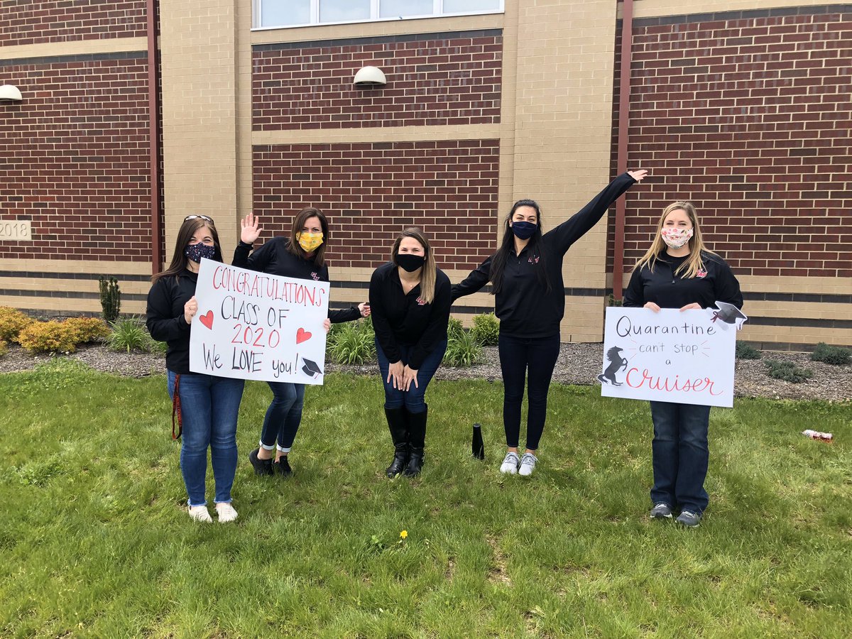 The <a href="/GMHS_Counselors/">GMHS Counselors</a> are having fun cheering on our seniors! #igtbac <a href="/DrJaivir/">Dr. Jaivir Singh</a> @CraigLomonico @GarileeO