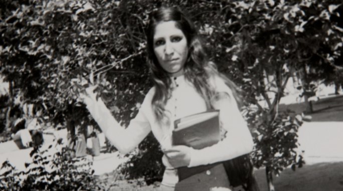 selimtemo's tweet photo. #LeylaQasim: “Ji keziyên min alayekê çêkin!”

Şêr şêr e, mêr e yan jin e
Nîşan bi destê Leyla min e
Pola ye dil, wek asin e

Leyla min e, Leyla welêt
Wê dil li min kir ar û pêt
Mizgîn li Kurd roja me têt

Leyla çî ye? Leyla jin e
Leyla kî ye? Leyla min e

(Cegerxwîn) https://t.co/blxgHBLt93
