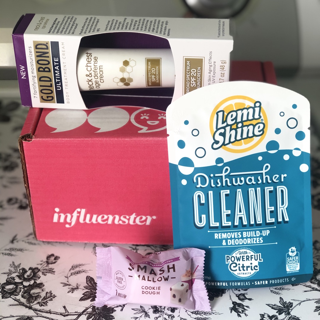 acleftwich's tweet photo. @Influenster @Snackapade @Lemishine #SpringForwardVoxBox #complimentary https://t.co/MmWbzi5K4q
