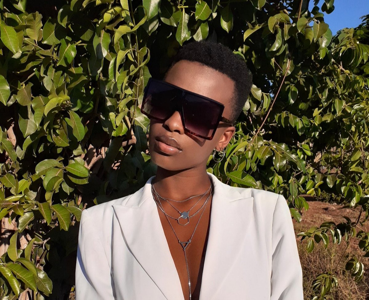 babakabafana's tweet photo. Molo Sisi @zozitunzi, if it happens you get tired off all the traveling and duties Zokba unobuhle wehlabathi, Twitter have found a Zozi 2.0, she will temporarily relief you for now yena uyenza ngala wena uyenza ngale  @tiisetsoti_ ❤️ https://t.co/4mVuk5ynyz