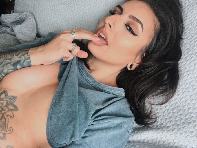 You can touch me if you want to I got poison, just might bite you https://t.co/cTtQxK9iXp