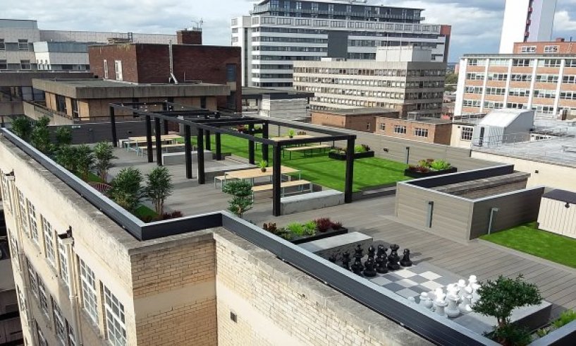 SkyGardenUK's tweet photo. The addition of a roof garden would not only add value to your property it would also give you a perfect area to relax in and enjoy.
#podiums #rooftopgardens #amenityspaces #greenroofs #greenitall #greenspaces #greeninfrastructure
https://t.co/7uJfGEnWth https://t.co/jnUiALtg5v