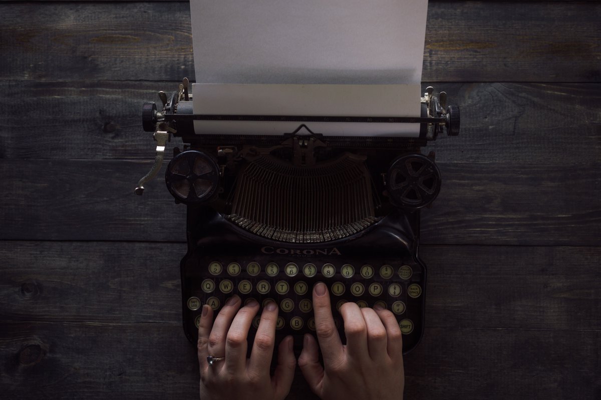 OnaLlibres's tweet photo. T'agrada escriure? T'encantaran els cursos que a @LabDeLletres preparen a la nova Ona! Escriptura creativa, escriptura com a eina terapèutica, poesia visual... No et perdis el #Tastalab online de demà a les 18h, per veure quin curs encaixa més amb tu!
👉 https://t.co/wKQL8TbyI9 https://t.co/HOrMoyJoWI