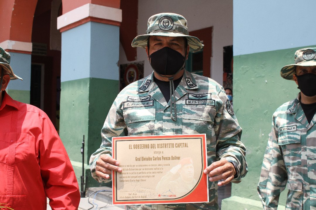 FUNDECAVE's tweet photo. Aplican pruebas rápidas del #COVID19 a milicianos y milicianas de Caracas
Para cortar la propagación del covid 19 y siguiendo los lineamientos del presidente @NicolasMaduro, de garantizar espacios libres del virus y frenar su contagio. https://t.co/qVmtf7aT6R