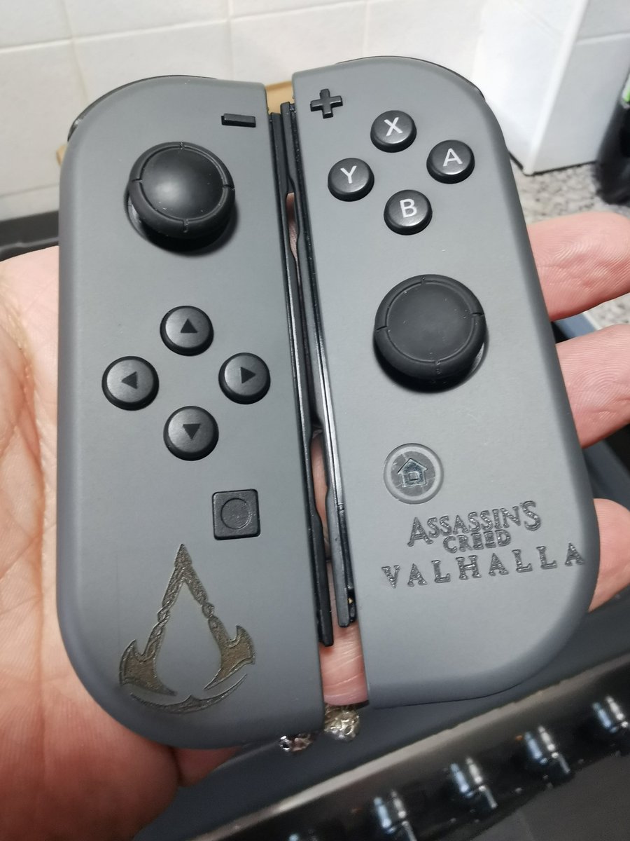 LestatsMods's tweet photo. I'll get round to making hers light up at some point honest...
https://t.co/7DZcxfGgfv
#nintendo
#NINTENDOSWITCH
#joycons
#joycon
#joyconmods
#joyconmod
#rgb
#gamer
#gamergirl
#gamerboy
#lestatsmods
#gaming
#nintendoswitchgames
#AssassinsCreed
#AssassinsCreedValhalla
#ubisoft https://t.co/Y1DNYVRkSm