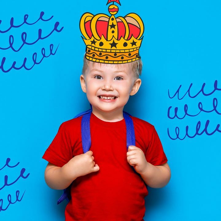 CDotLR's tweet image. Why did the king go to the dentist?
To get his teeth CROWNED!
#dentalhumor #dentistjokes #punny