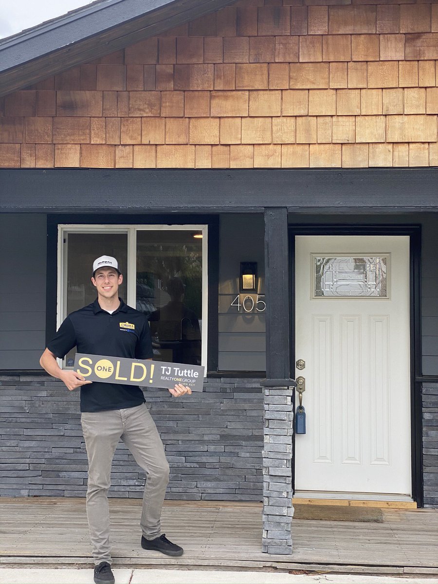 king_tutt__'s tweet photo. Congrats to my client on his new home! 

#realestate #realtor #tacoma #home https://t.co/v49CMJQLGd