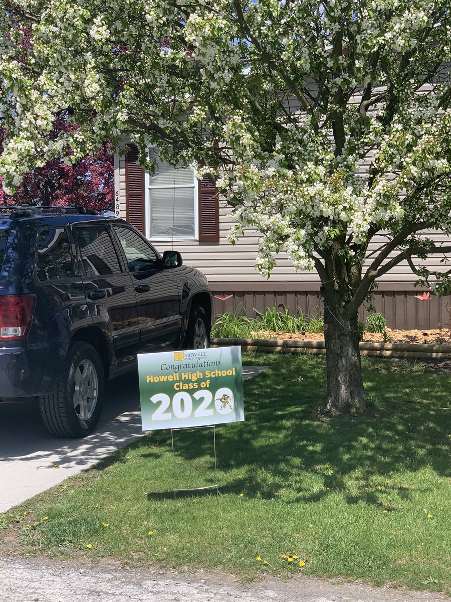 WLWPashak's tweet photo. Today was fun celebrating the Class of 2020 and delivering yard signs! #OneHowell @HowellHS2020 @m_pashak https://t.co/2vpm9FEKg0