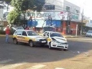 DelicadaElsa's tweet photo. eu e minha amiga fazendo auto escola https://t.co/L0wHVJSyCS