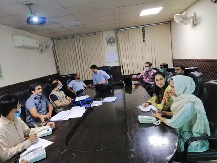 ZaeemZia's tweet photo. DHO office Surveillance and Data panel Wrap-up end-of-day meeting.
#WeCare #postiftar #Team #Islamabad #COVID19 @nhsrcofficial https://t.co/yIe1m00Q7F