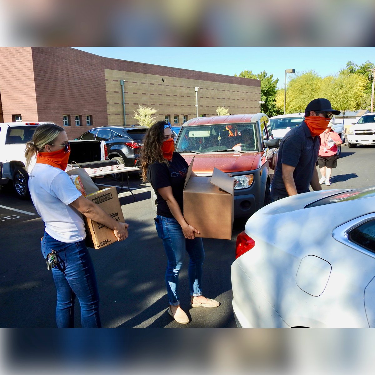 GESD40's tweet photo. We had help with our community food distribution this morning from members of the Chasse Building Team. We appreciate all they did,and are thankful for their willingness to step up and help our community. More than 200 boxes of food were distributed. #allinfromhome https://t.co/OMrGdtQaI1