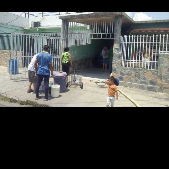 Desde el Consejo Comunal Urb La Barraca agradecen la atención del despacho del vital liquido. Gracias a <a href="/AlcaldePedroB/">Pedro Bastidas</a> @amigosdemaracay <a href="/mmmrodriguuez/">Concejala Eneis Maneyro</a> <a href="/CjalaEneis/">Cjala. Eneis Maneyro</a> por las gestiones y atenciones a lo Poder Popular <a href="/RMarcoTorres/">Rodolfo Marco Torres</a> <a href="/NicolasMaduro/">Nicolás Maduro</a> @Mp_Comunas <a href="/AraguaMagicafm/">Aragua Mágica 88.1FM</a>