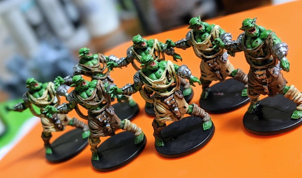 Another 7 down... Just another 3x7 and 3 hero's to go to complete the core box for Zombicide Green Horde... I'll get there lol
.
#zombicide #zombicidegreenhorde #greenhorde #zombie #miniatures #miniaturepainting #tabletopgames #boardgamegeek #boardgameso… https://t.co/rw1AyDTEAg https://t.co/ga73ENBT10