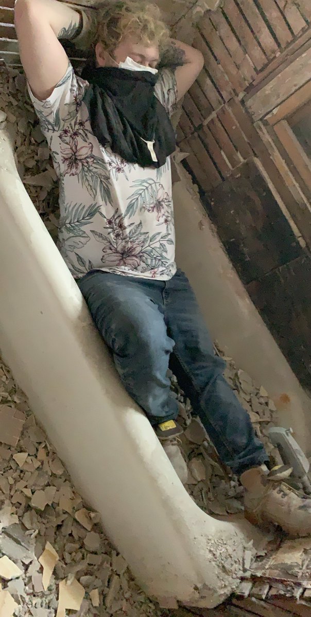 fatbat93's tweet photo. Working hard or hardly working? https://t.co/lahpgxBVIy