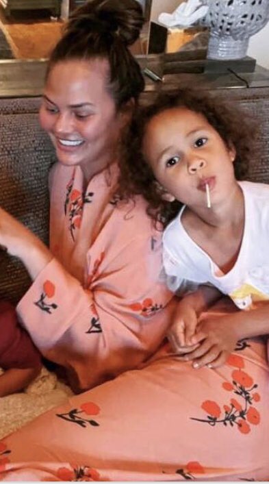 laurenjayworth's tweet photo. #villanelle and @chrissyteigen have the same taste in robes! #icons https://t.co/j8PMXT5HoT