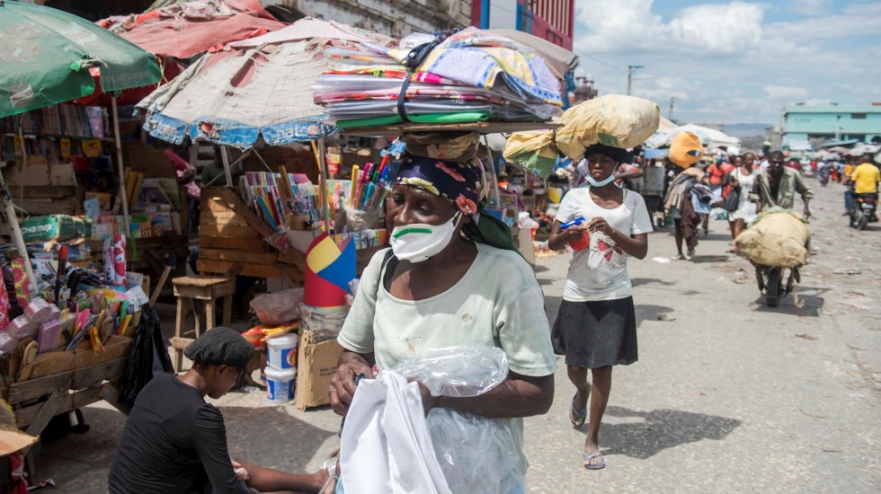 JubileuSul's tweet photo. A PAPDA, membro do @jubileosur, divulga um documento analisando a situação do Haiti frente ao Covid19 e aponta caminhos de superação da crise agravada pela pandemia mundial.
Leia: https://t.co/aUzY0yeQHX
#Covid19 #PAPDA #Haiti #CriseEconomica #Neoliberalismo #Anticapitalista https://t.co/oWmbbdYc90