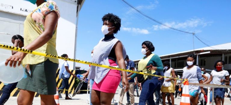 JubileuSul's tweet photo. A PAPDA, membro do @jubileosur, divulga um documento analisando a situação do Haiti frente ao Covid19 e aponta caminhos de superação da crise agravada pela pandemia mundial.
Leia: https://t.co/aUzY0yeQHX
#Covid19 #PAPDA #Haiti #CriseEconomica #Neoliberalismo #Anticapitalista https://t.co/oWmbbdYc90