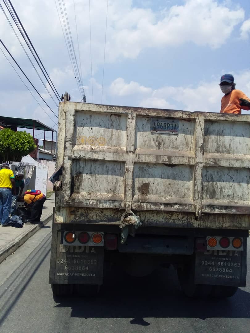Atencion de recoleccion de desechos solidos por todas las calles de Barrio Belén <a href="/AlcaldePedroB/">Pedro Bastidas</a> @amigosdemaracay <a href="/CjalaEneis/">Cjala. Eneis Maneyro</a> <a href="/RMarcoTorres/">Rodolfo Marco Torres</a> <a href="/NicolasMaduro/">Nicolás Maduro</a> <a href="/Mary_RomeroP/">EP</a> <a href="/AraguaMagicafm/">Aragua Mágica 88.1FM</a>