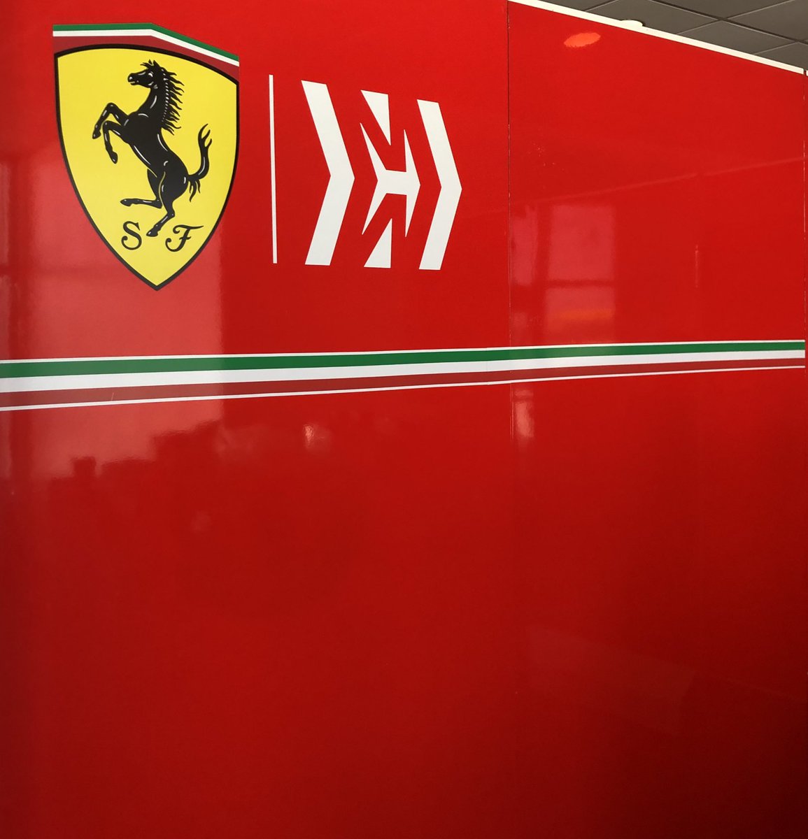 Yhacbec's tweet image. Bueno señores, ya está, me lo han confirmado. @Carlossainz55 ya está firmado con @ScuderiaFerrari y será el compañero de @Charles_Leclerc a partir del 2021, se acaban las especulaciones.