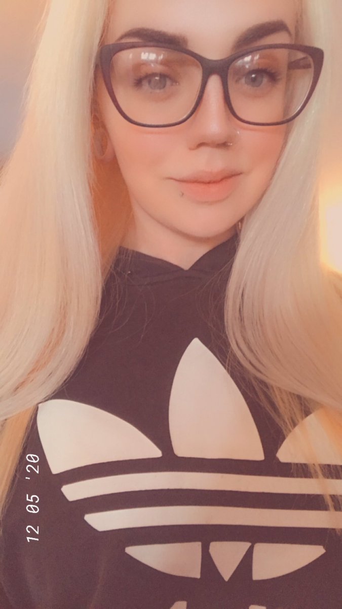 cannamamama's tweet photo. BITCH, I CORRECTED THE FUCK outta of that color 👏🏻👏🏻👏🏻  just gotta tone the bottom next time I’m going to wash my hair. Still hoping the T/Sal won’t stain my hair 🤞🏻 https://t.co/Yaa6OLYotc
