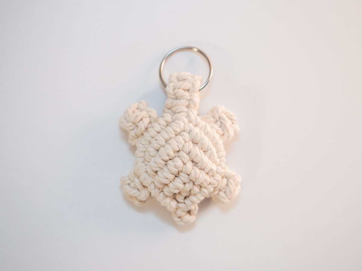 MacrameTutorial's tweet photo. Today I want to show you how to make macrame turtle!
You need:
-4 cords 100 cm
-2 cords 130 cm
-1 ring 2,5 cm
https://t.co/ah6gAySJTA
#macrametutorial #diy #macrame #tutorial #MacramePattern #giftideas #handmade #craft #knot #HowTo #macramemakers #macramelove #MacrameArtTutorial https://t.co/ICF6DPPAhr