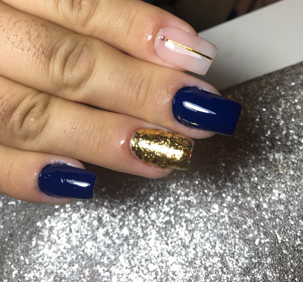 icnailsdesigner's tweet photo. ✨💙 #LoveNails #NailsDesigner #Cutilação #Square #Acrigel #fitilhonails #folhasdeouro #Blue #UnhasDelicadas #ManicurePorAmor #AcrigelFormatos #UnhasAcrilicas #acrilicnails #lixamentotecnico https://t.co/XFqykiZ8IL