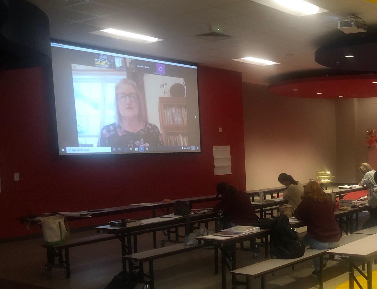 Zooming Decodeable text with Jackie Roberts <a href="/ArchFordESC/">Arch Ford Education</a> Literacy Specialist and <a href="/SCCSDDevilDogs/">SCCSD Schools</a> Alumnus