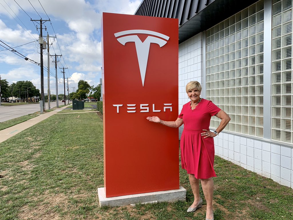 Hey <a href="/elonmusk/">Elon Musk</a>, Cali is so yesterday — #FortWorth is NOW. We have more available land than any other major city in #Texas. Our industry-leading <a href="/HillwoodDevelop/">Hillwood</a> mobility and innovation zone was a leader at this year’s <a href="/CES/">CES</a>.(1/2)