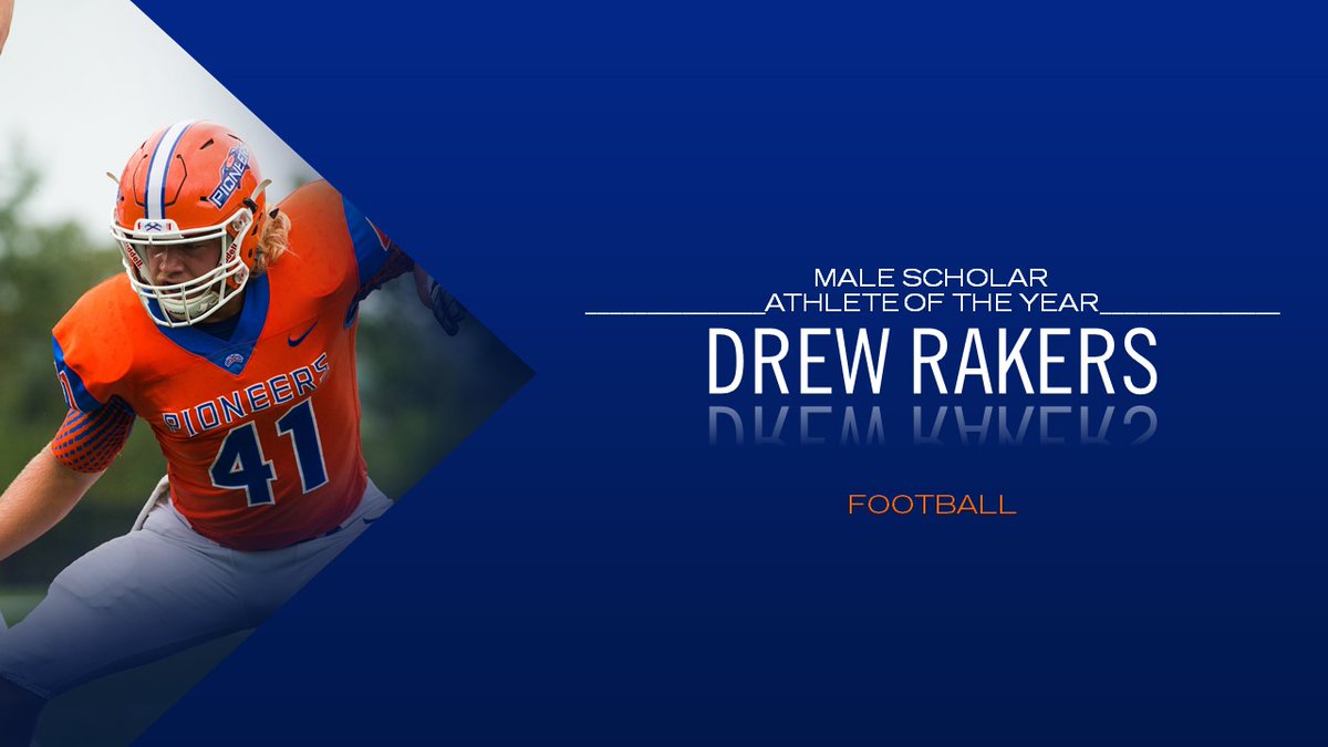 Congratulations Drew Rakers of @UWPlattevilleFB, Male Scholar Athlete of the Year!
#PeteyAwards #SwingTheAxe