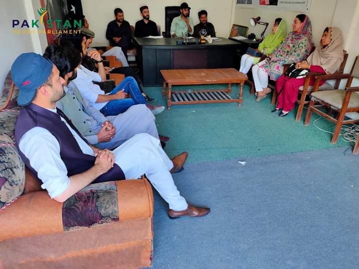 PakistanYp's tweet photo. 2nd Cabinet meeting of PYP Gilgit Baltistan Chapter was held on 12th May 2020 in at Khomer Yarkot Market. The second phase of PYP Eisaar-e-Ramzan project was discussed.The strategy for organizing iftaar drives at orphanages & old age homes were finalised.
#PYP #GilgitBalitistan https://t.co/BMMEwi7rTK