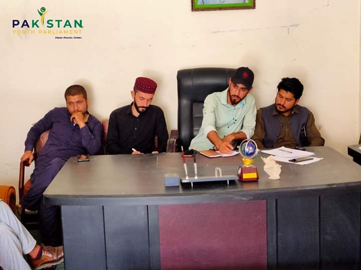 PakistanYp's tweet photo. 2nd Cabinet meeting of PYP Gilgit Baltistan Chapter was held on 12th May 2020 in at Khomer Yarkot Market. The second phase of PYP Eisaar-e-Ramzan project was discussed.The strategy for organizing iftaar drives at orphanages & old age homes were finalised.
#PYP #GilgitBalitistan https://t.co/BMMEwi7rTK